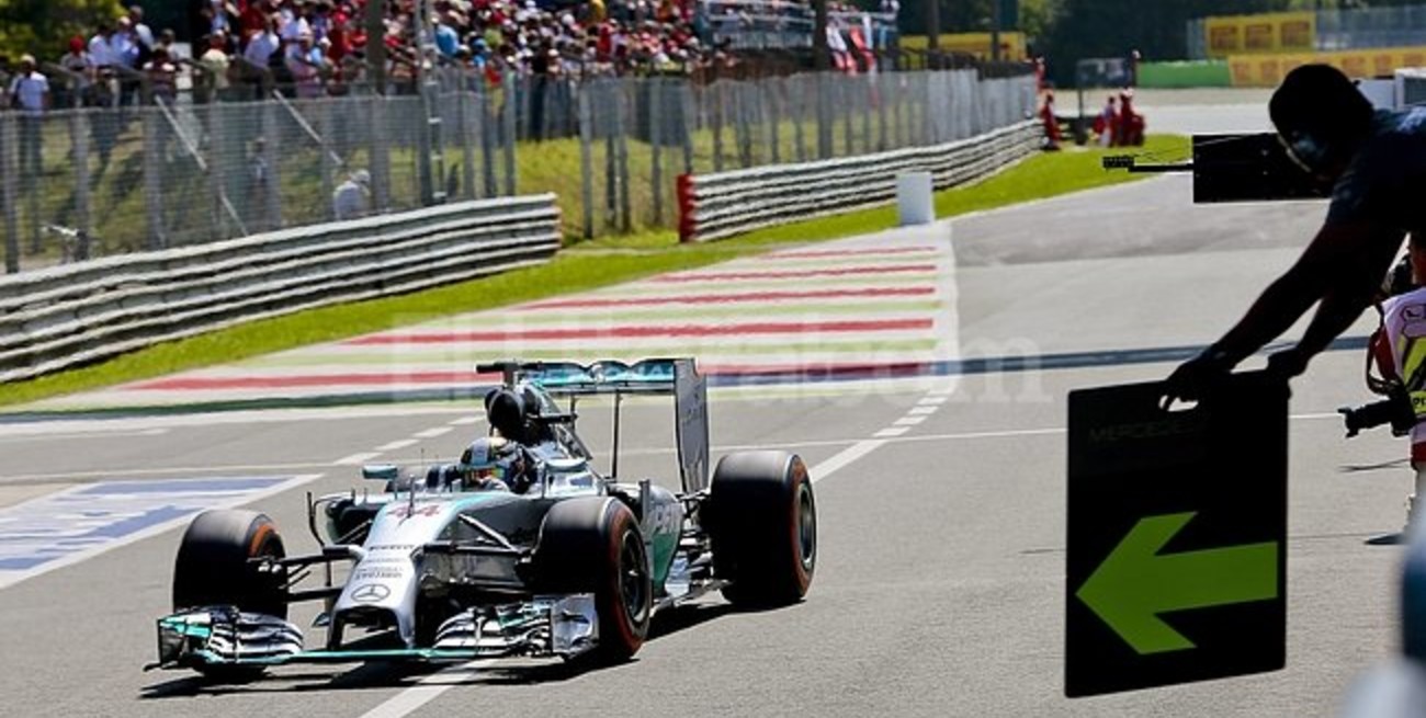 Los Mercedes salen adelante en Monza