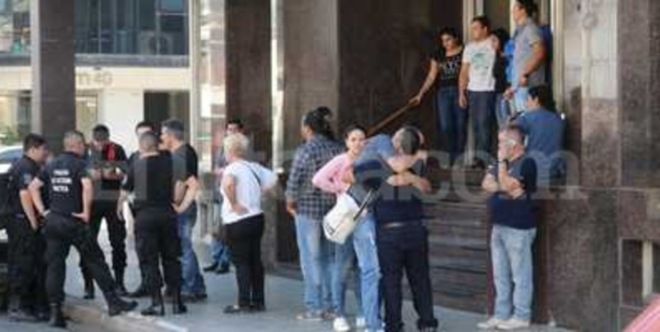 Un policía y un delincuente se matan a tiros tras un incidente de tránsito