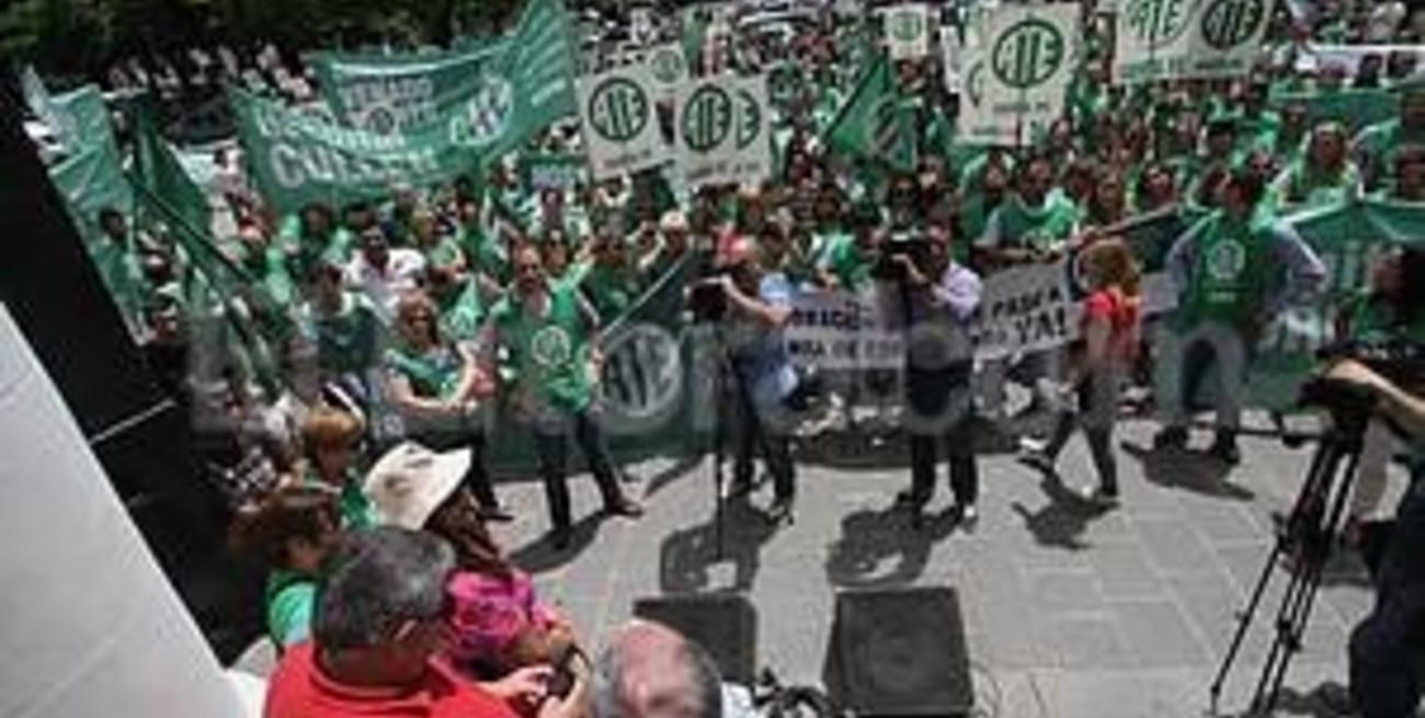 Es ley el pase a planta de 3.315 contratados