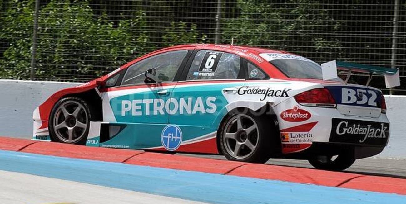 Se define el título del Super TC2000