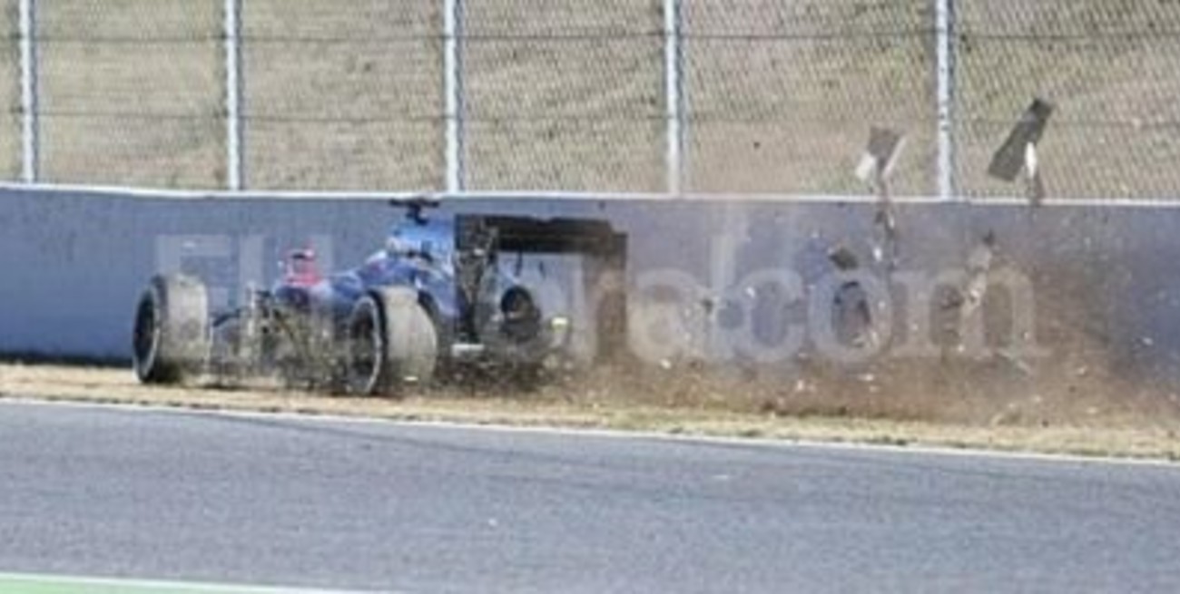 Alonso sufrió un accidente mientras corría en los entrenamientos