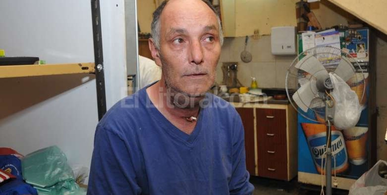 Casi lo degüellan para robarle la bici