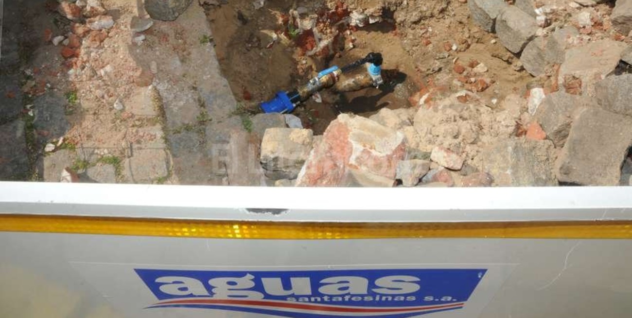 Piden 'medidas urgentes' para acelerar los arreglos de Aguas Santafesinas