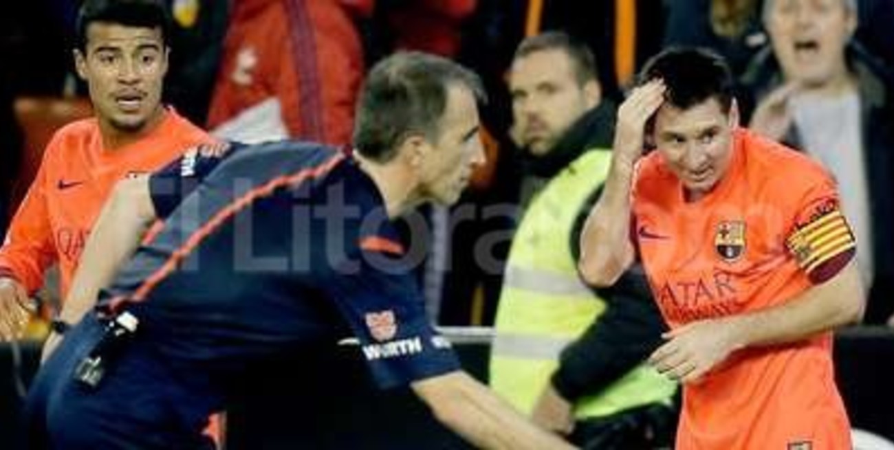Le tiraron un botellazo en la cabeza a Messi