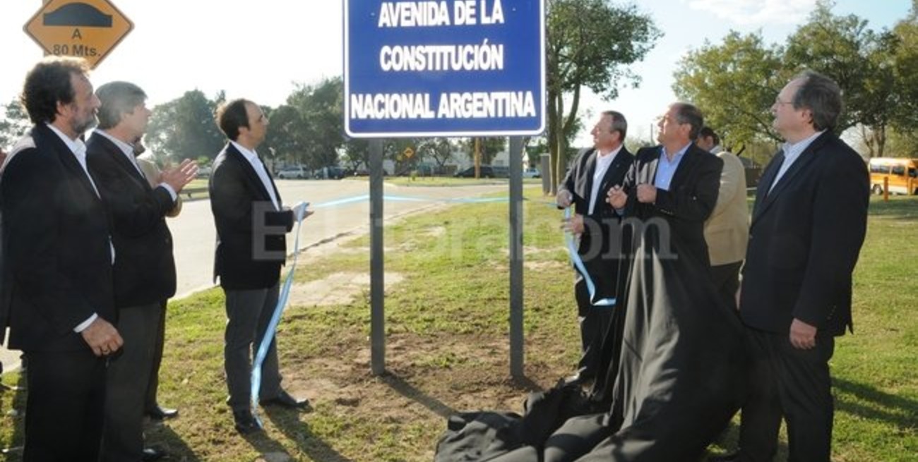 La Circunvalación se llama ahora Avenida de la Constitución Nacional Argentina