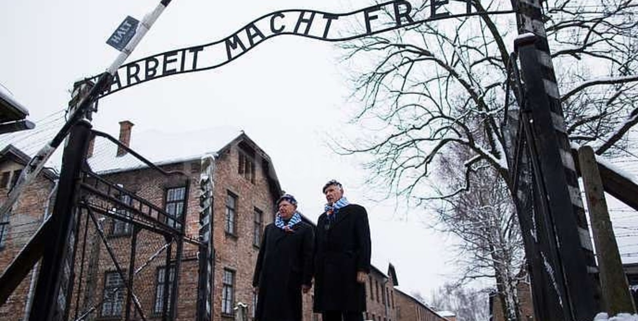 Auschwitz hoy: un dron sobrevoló el campo de exterminio nazi a 70 años de su liberación