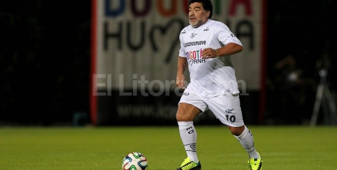 Maradona a las piñas en un partido por la paz