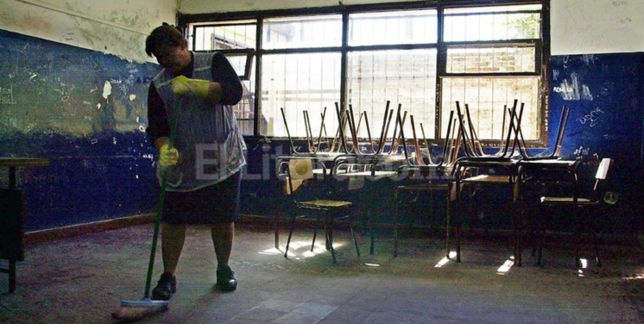 Inscriben a asistentes escolares