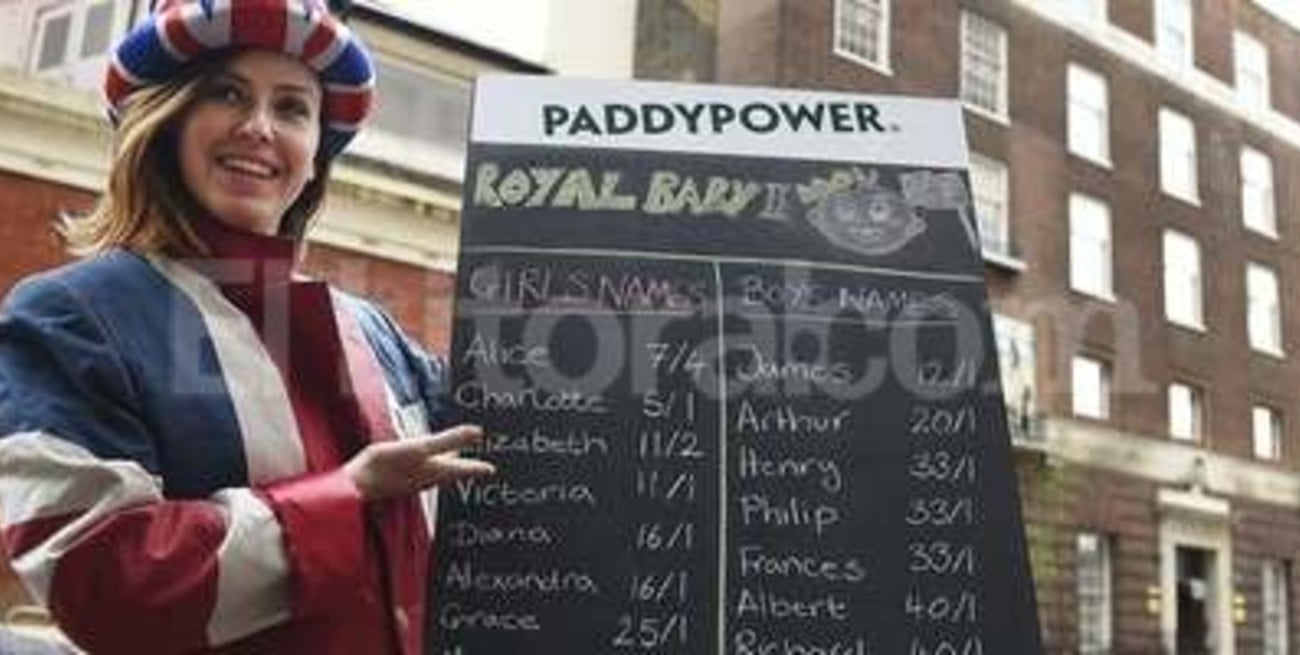 El príncipe Guillermo de Inglaterra y Catalina, padres de una niña