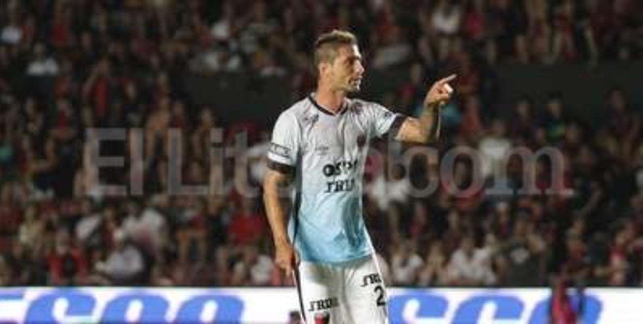 Eguren: 'Es increíble jugar con la hinchada que tiene Colón' 