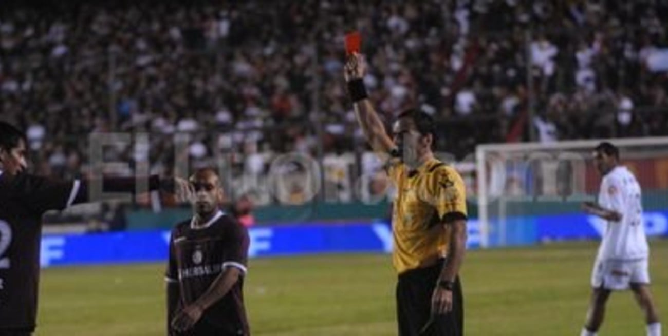 Árbitro Vigliano será sancionado por sus errores en el River-Boca 