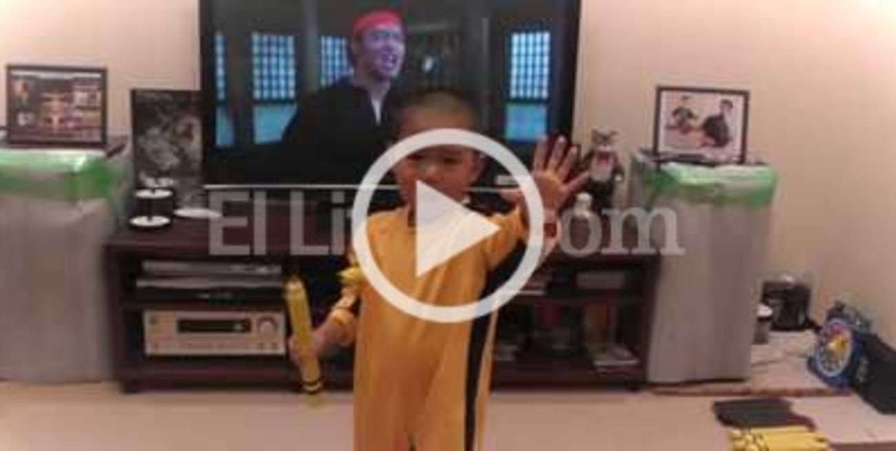Un mini Bruce Lee revoluciona las redes sociales