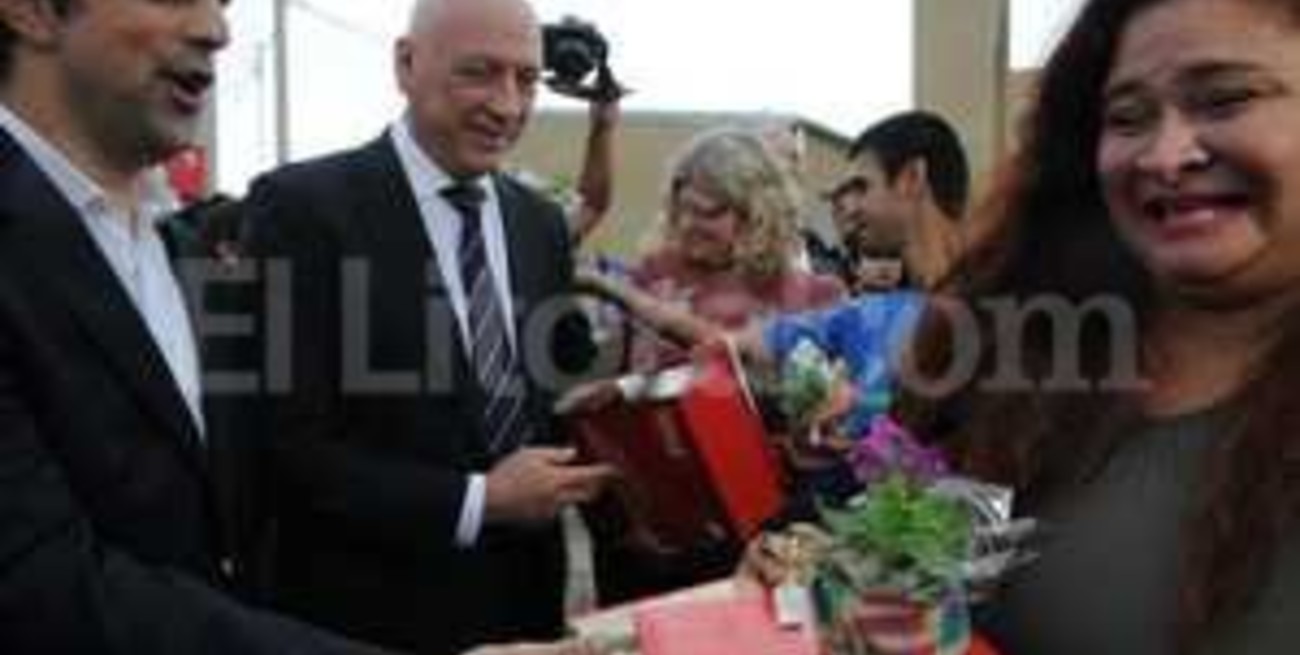 Se inauguraron las viviendas del primer &#147;barrio docente'