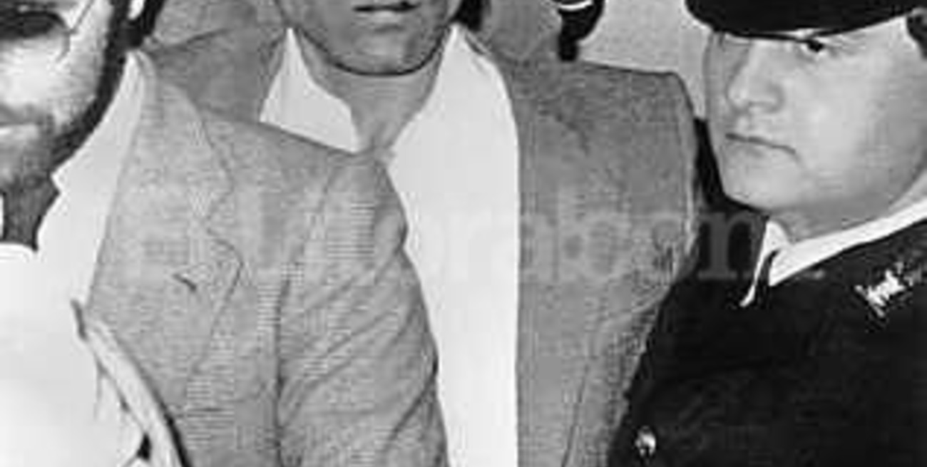 El turco que le disparó a Juan Pablo II le llevó flores a su tumba en el Vaticano