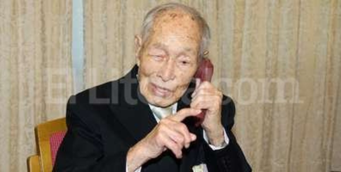 El hombre más longevo del mundo cumple 112 años