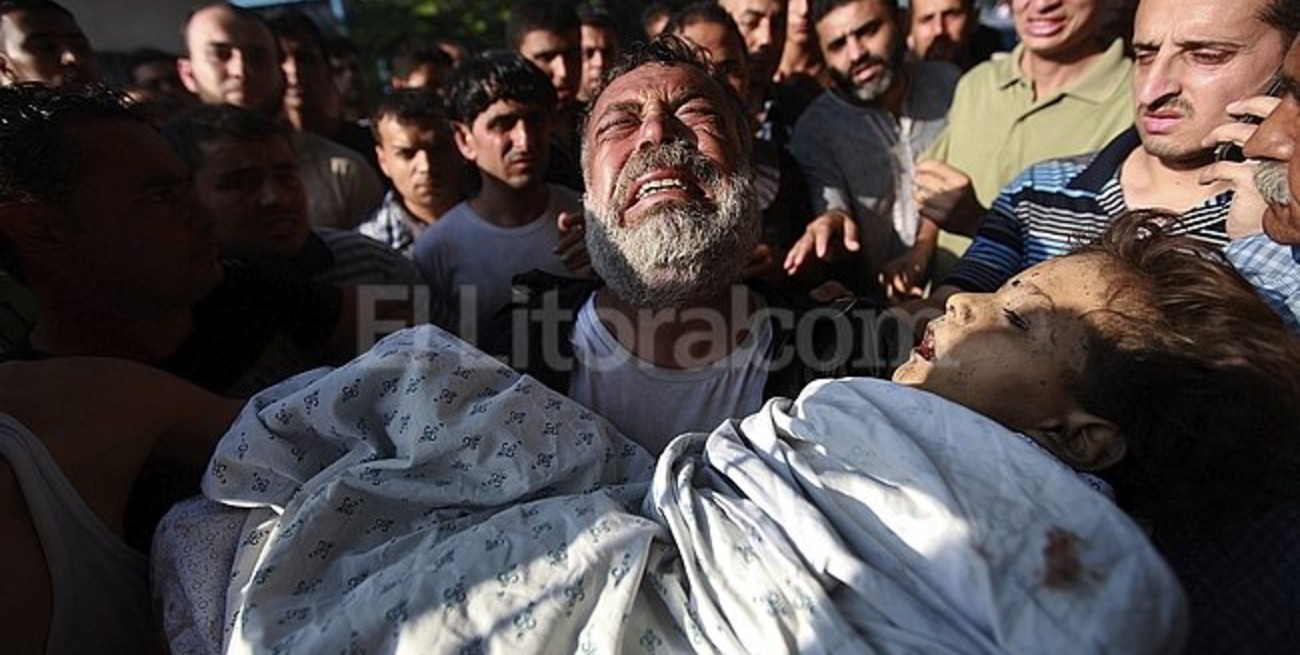 Un bombardeo sobre el principal hospital de Gaza causó la muerte de ocho niños