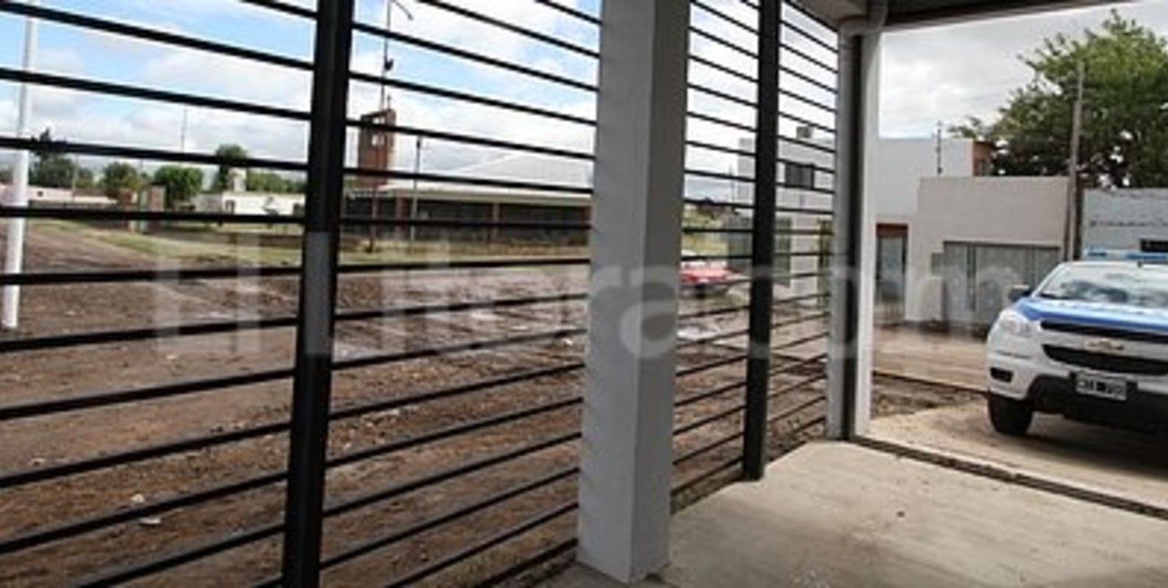 Comisaría sin teléfono, una de  las denuncias al flamante 0800