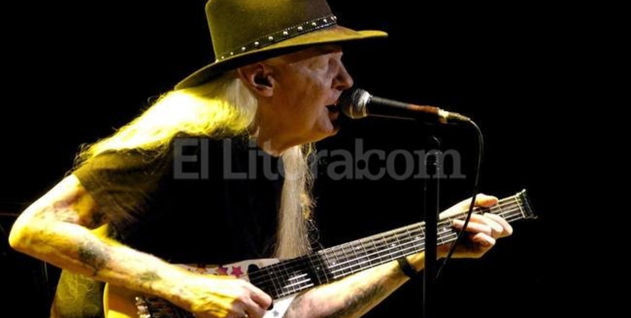 La leyenda del blues Johnny Winter muere a los 70 años