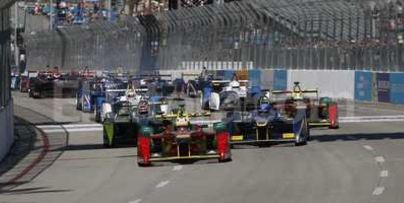 Piquet Jr. se lució en California