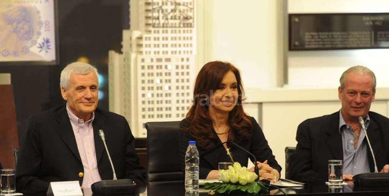 El gobierno presionó y 5 gremios aceptaron aumentos del 27 %