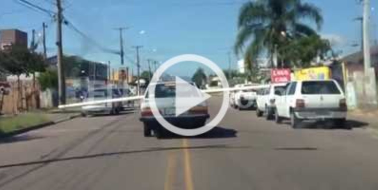 Maneja con el caño en la mano