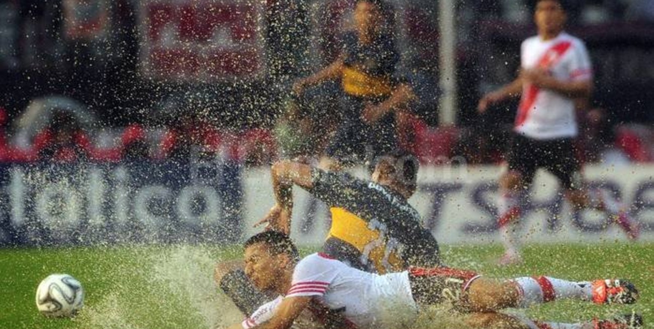 River y Boca igualaron 1 a 1 en un clásico pasado por agua