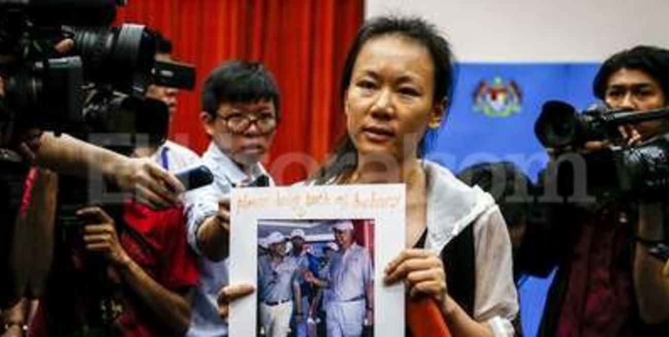 Malasia declara oficialmente muertos a pasajeros de vuelo desparecido 