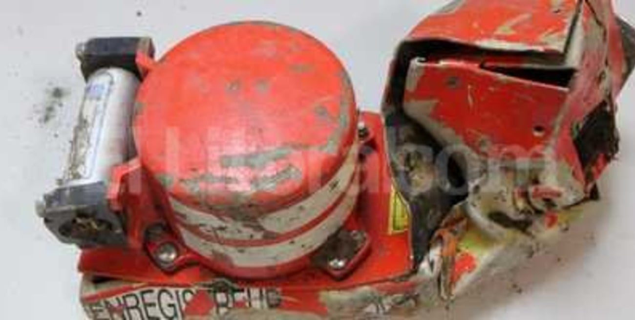 Encuentran la carcaza de la segunda caja negra del avión de Germanwins