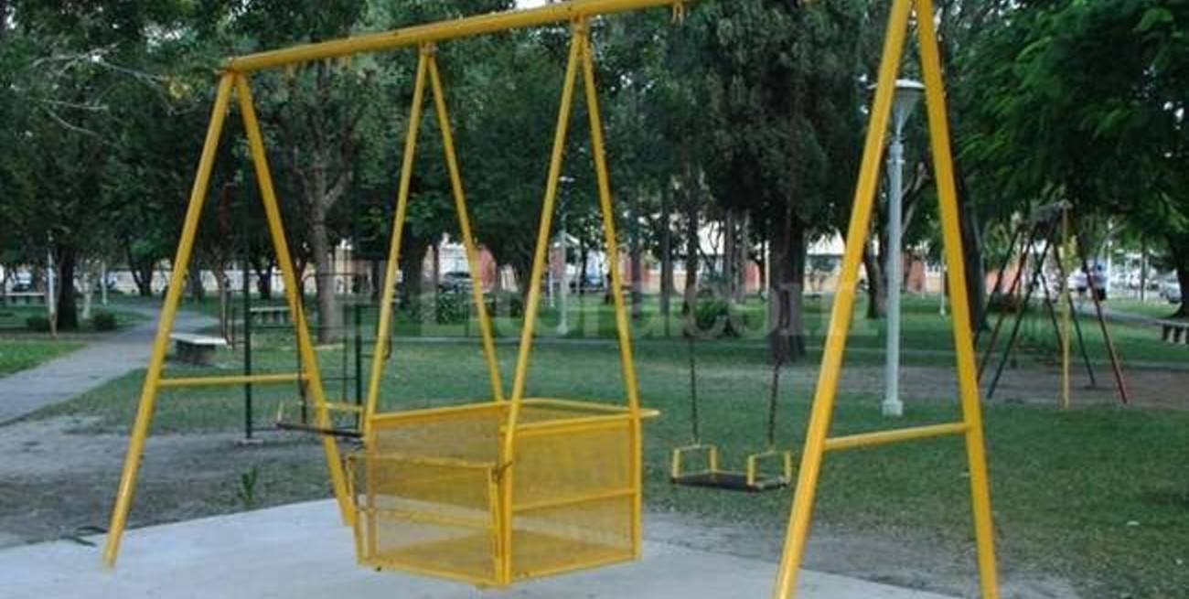 Inauguraron la primera hamaca inclusiva en Villa Ocampo