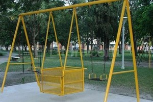 Inauguraron la primera hamaca inclusiva en Villa Ocampo 