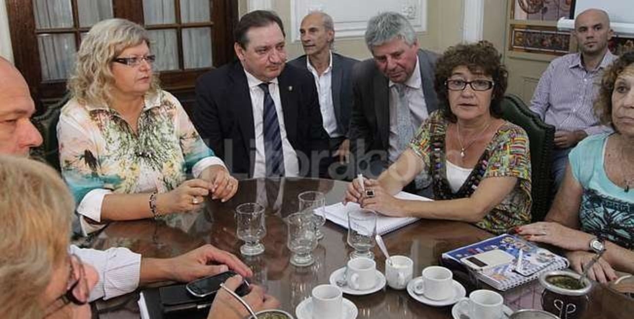 El gobierno mejoró el ofrecimiento a los docentes