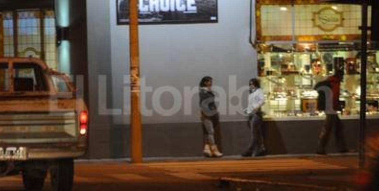 Ciudad de noche: indigentes, 'trapitos' y sexo por dinero