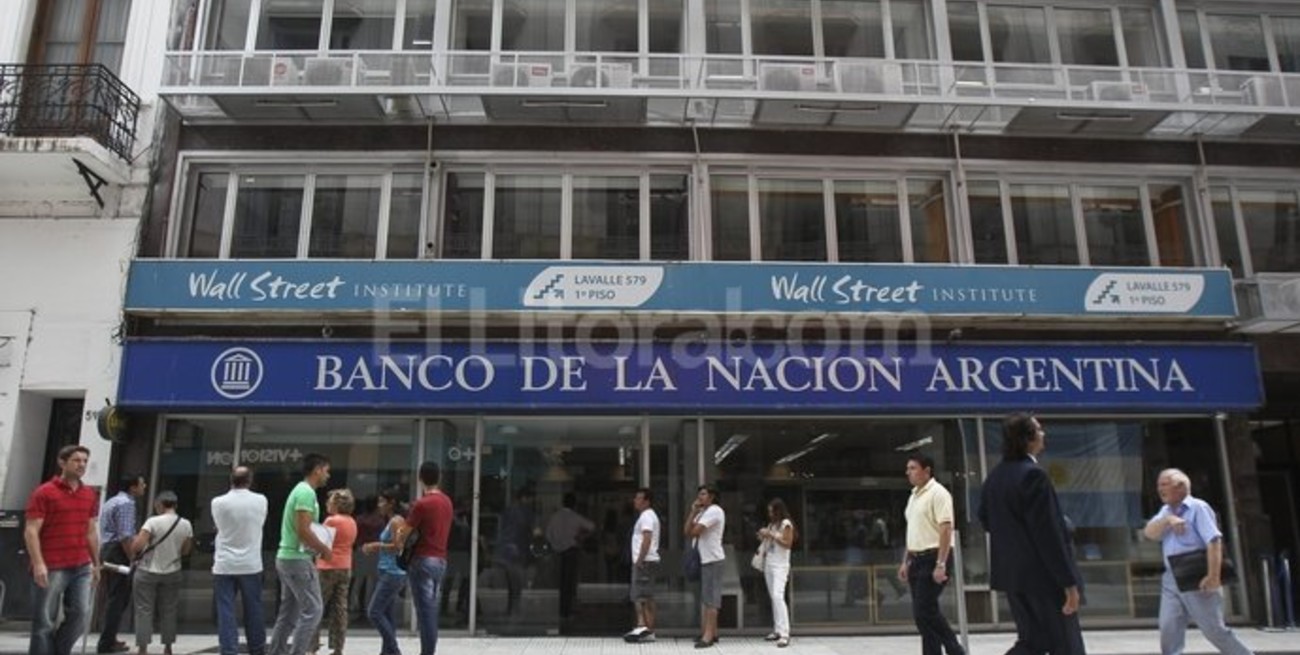 El cepo cumple 3 años con venta récord de dólares