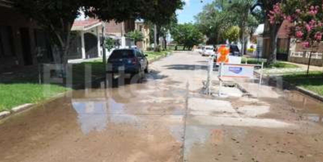 Reclamo por una pérdida de agua en barrio 7 Jefes