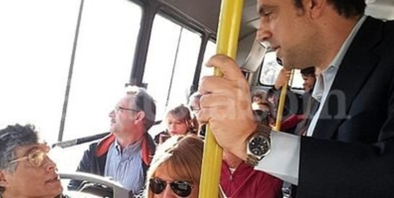 En el Día sin Auto, el intendente fue a trabajar en colectivo