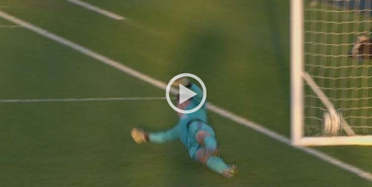 Video: el increíble gol de penal que no le convalidaron al Valencia sub-19