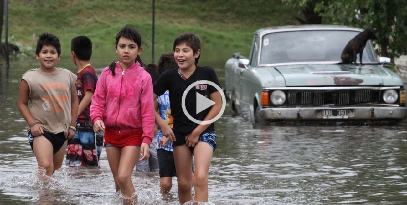 Una historia que vuelve: llovió y se inundaron Centenario y Chalet