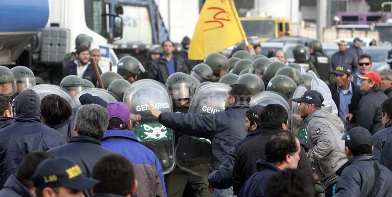 Aníbal justificó accionar de Gendarmeria contra choferes de la línea 60