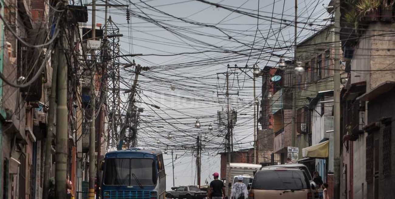 En Venezuela sólo trabajan lunes y martes por crisis energética 