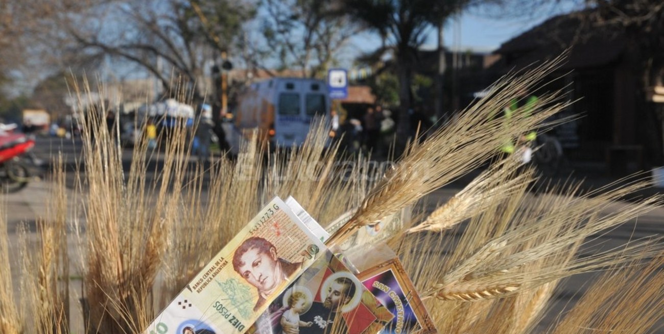 Una multitud pidió por pan y trabajo