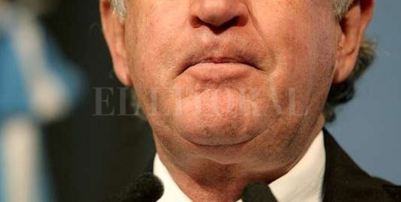 Parrilli se defiende y acusa a Macri de un "escandaloso espionaje político"