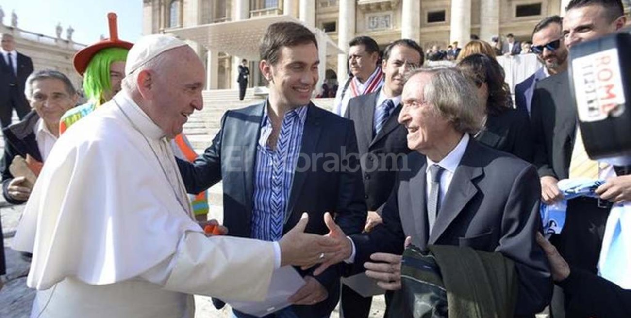 Emotivo encuentro entre Carlitos Bala y el Papa Francisco