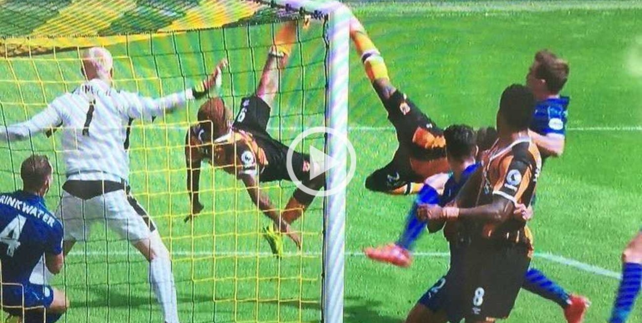 Video: golazo en la Premier League a lo "Supercampeones"