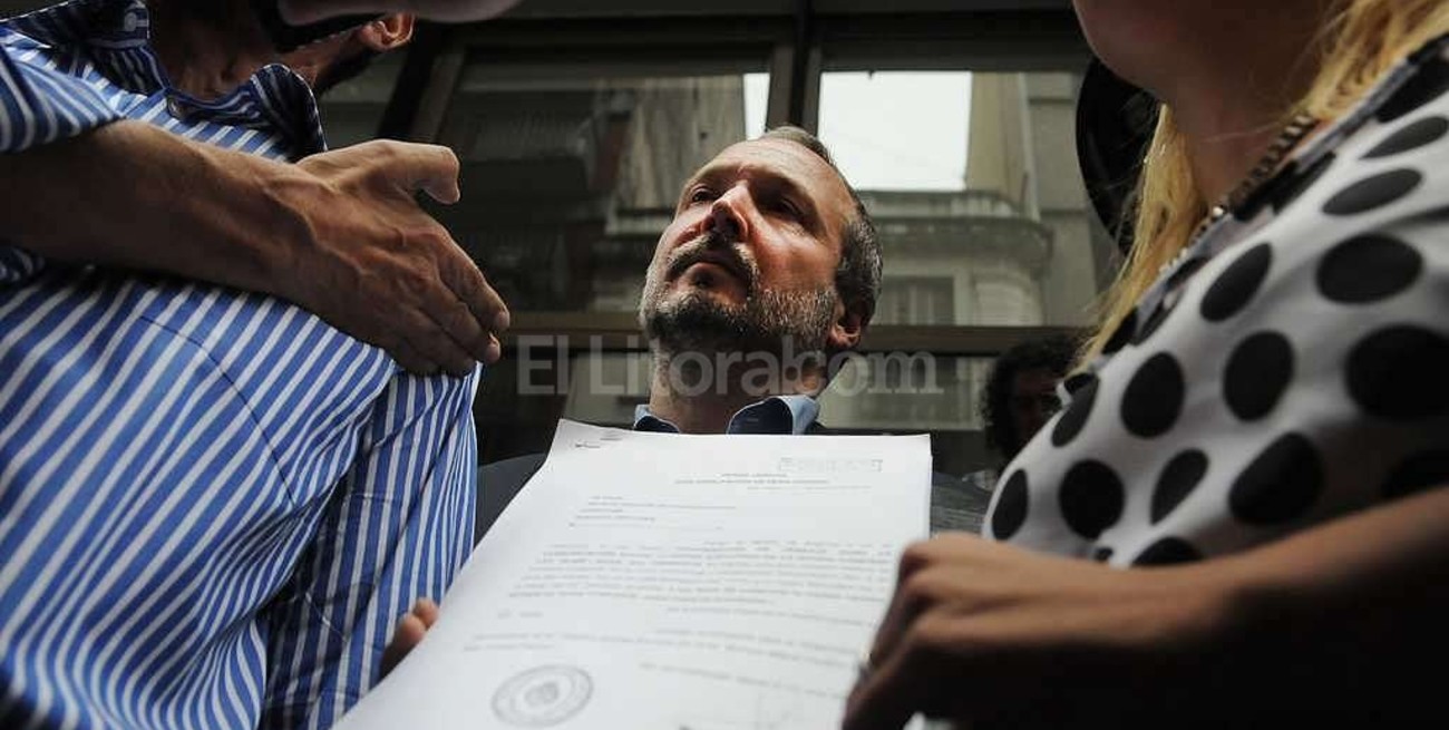 Sabbatella pudo ingresar al edificio de la Afsca, pero después se tuvo que ir