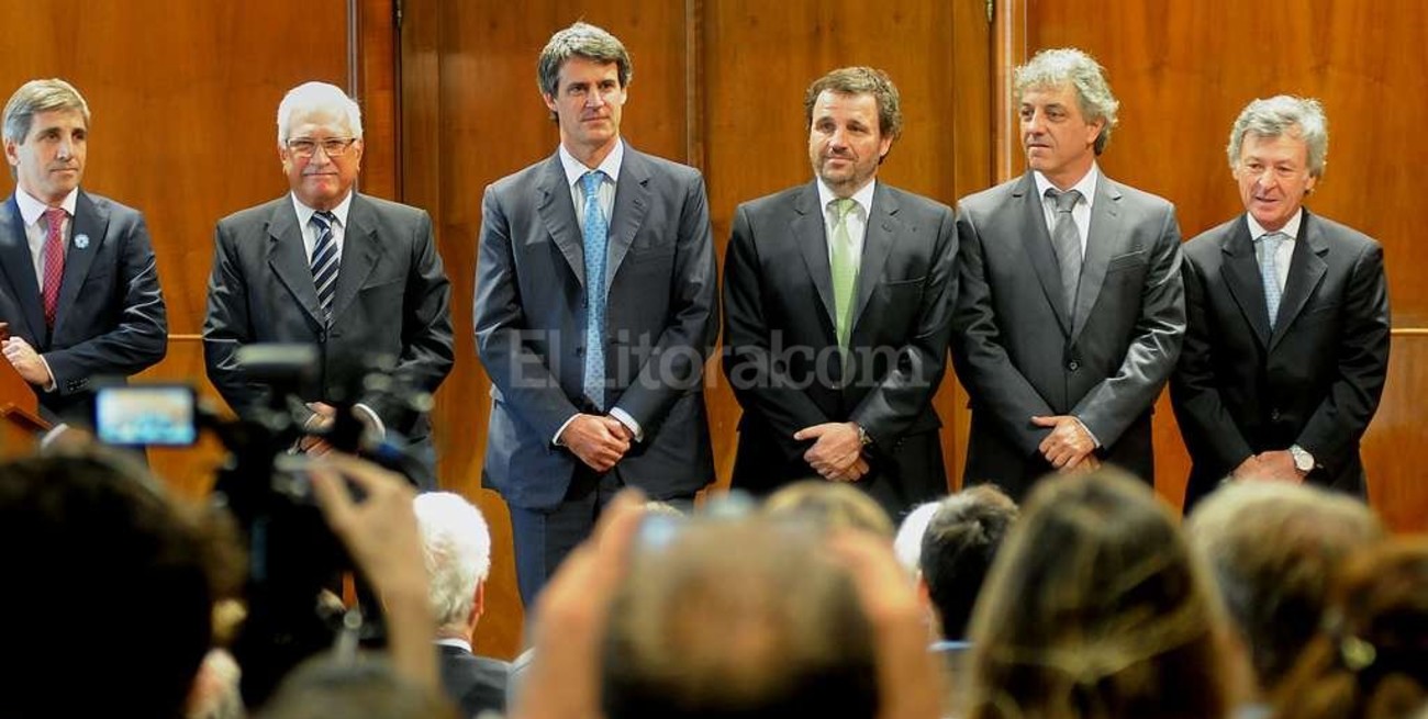 Prat-Gay confirmó negociaciones para incrementar reservas del BCRA