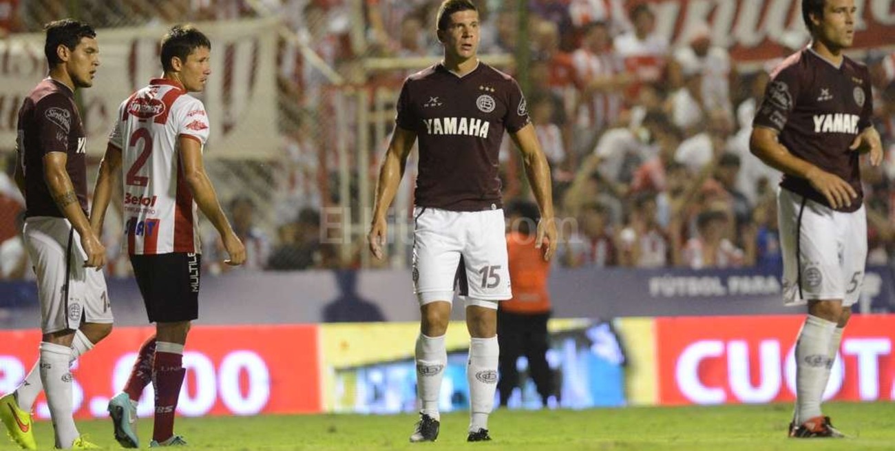 Lanús envió sus condolencias a la familia del jugador y suspendió las actividades