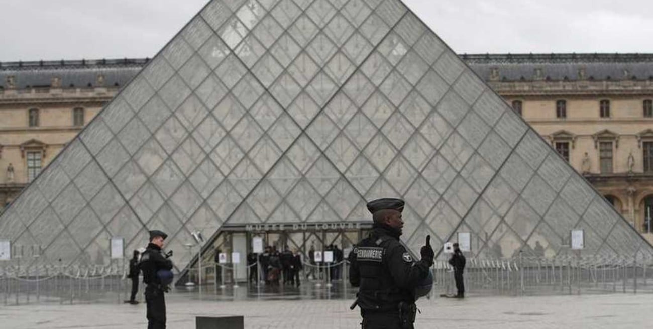El Museo del Louvre reabrió sus puertas tras ataque terrorista