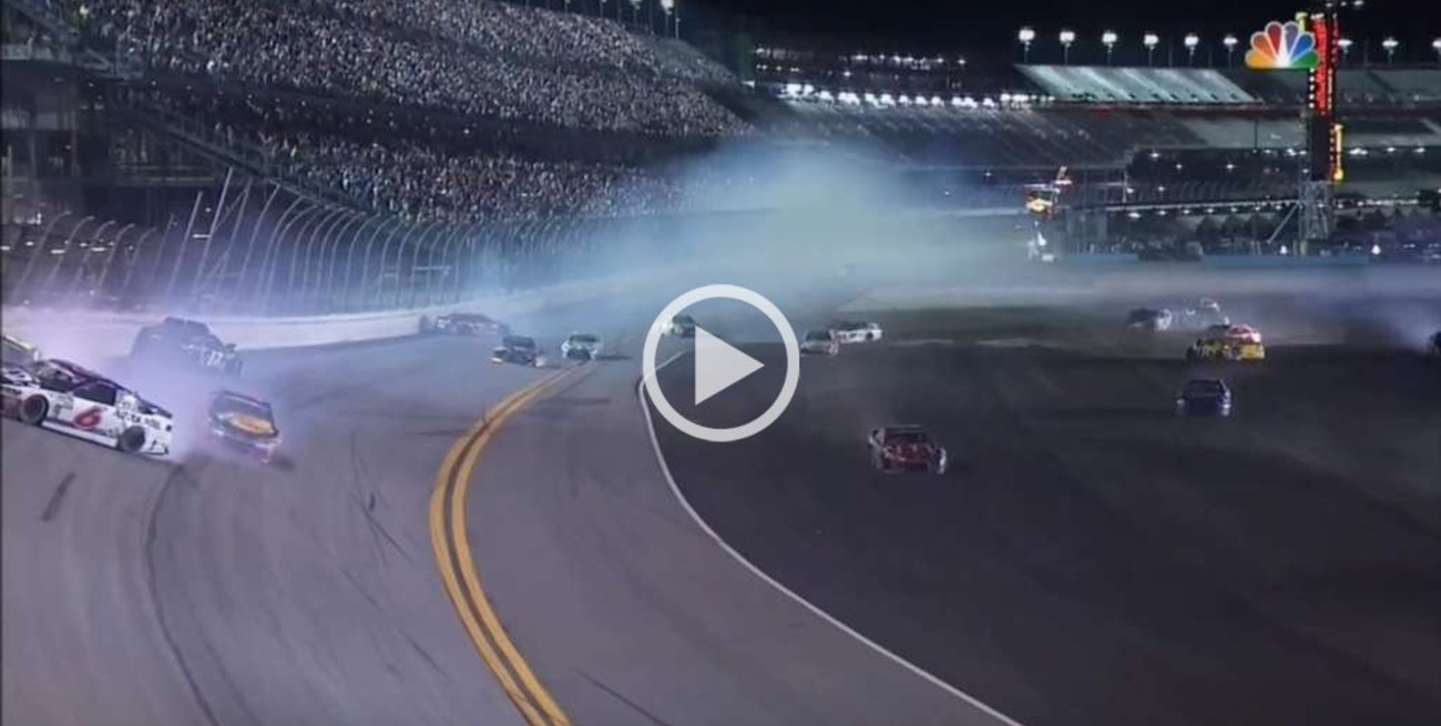 Choque en masa durante una carrera de Nascar