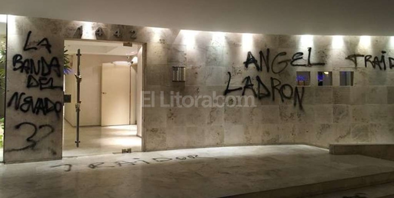 Tinelli y Segura repudiaron las pintadas al presidente de Excursionistas 