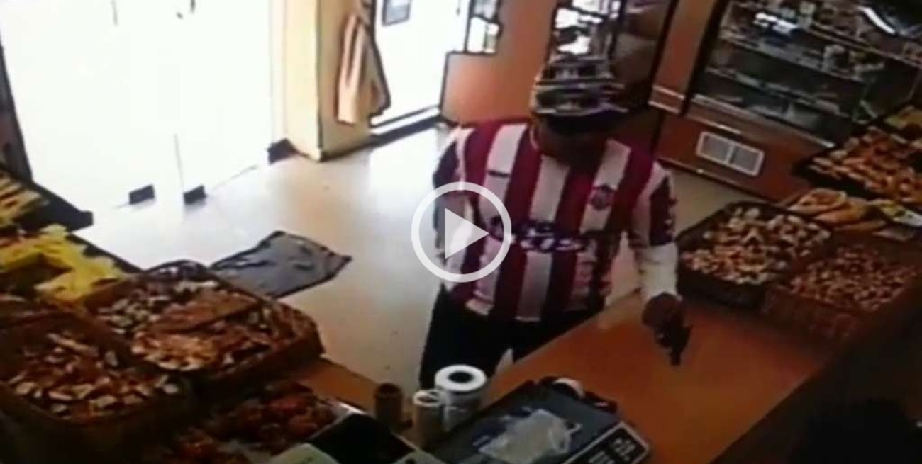 Video: así robaron la sucursal de la panadería Santa Teresita